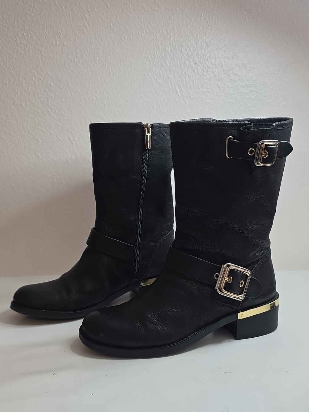 VINCE CAMUTO WINDY LEATHER MOTO BOOTS SLEEK HARDWARE ACCENTS LADIES 7.5 VGUC